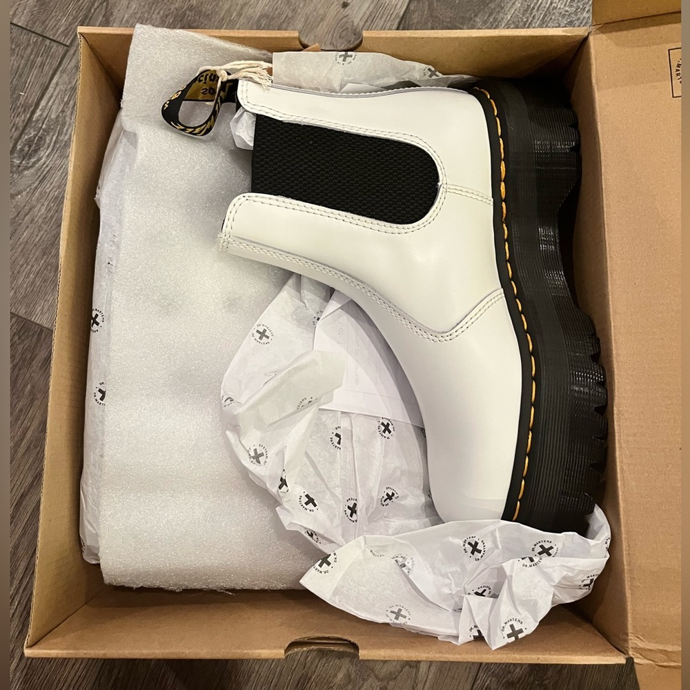 Dr. Martens 2976 Platform Chelsea Boots